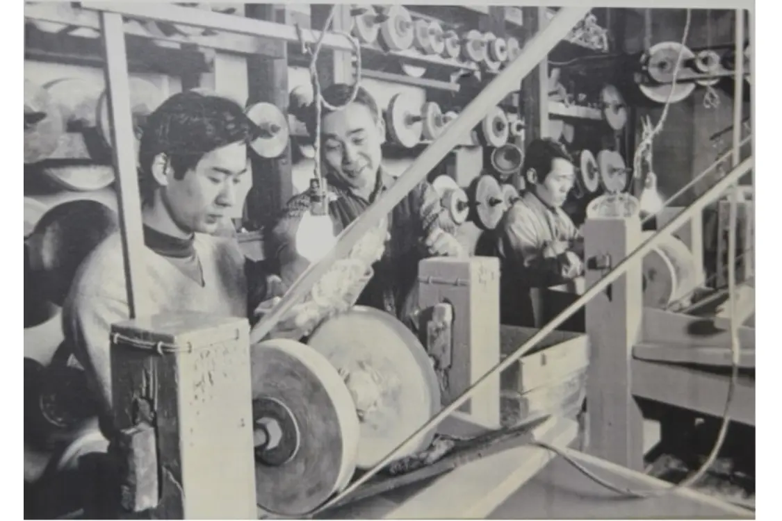 希少品☆江戸切子 小林英夫 硝子切子 角小鉢 （切子、江戸切子、薩摩切子） image-73.png